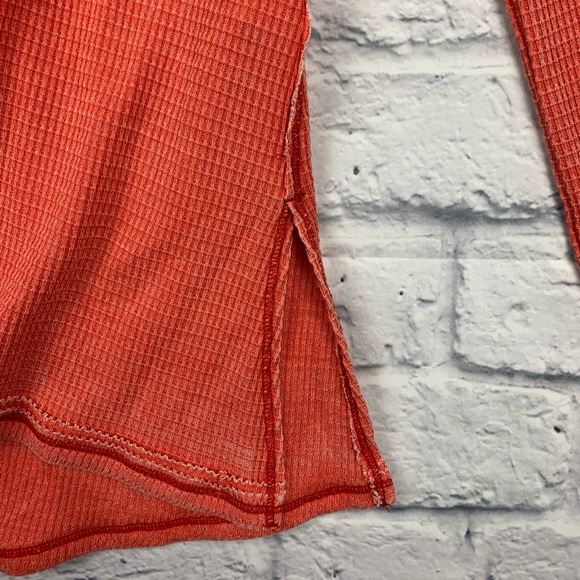 We The People Free People Red Kai Henley Long Sleeve BOHO Knit Tunic Size Large - Picture 8 of 13